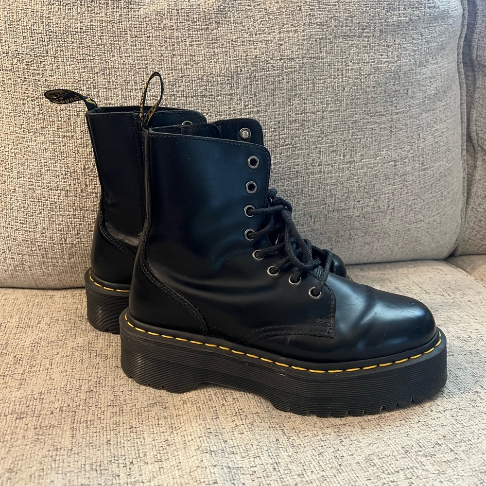 Dr. Martens Women’s Jadon Platform Boots | Size 7
